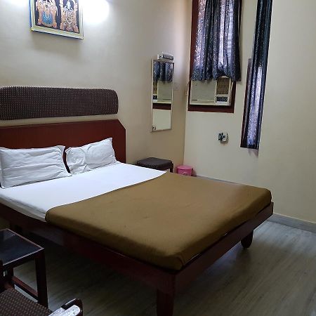 Sri Sai Residency Otel Tirupati Dış mekan fotoğraf
