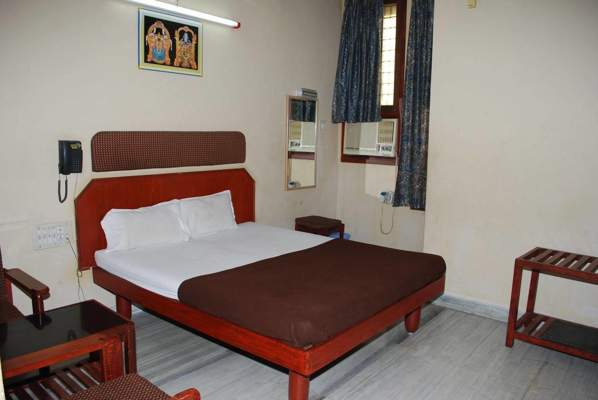 Sri Sai Residency Otel Tirupati Dış mekan fotoğraf