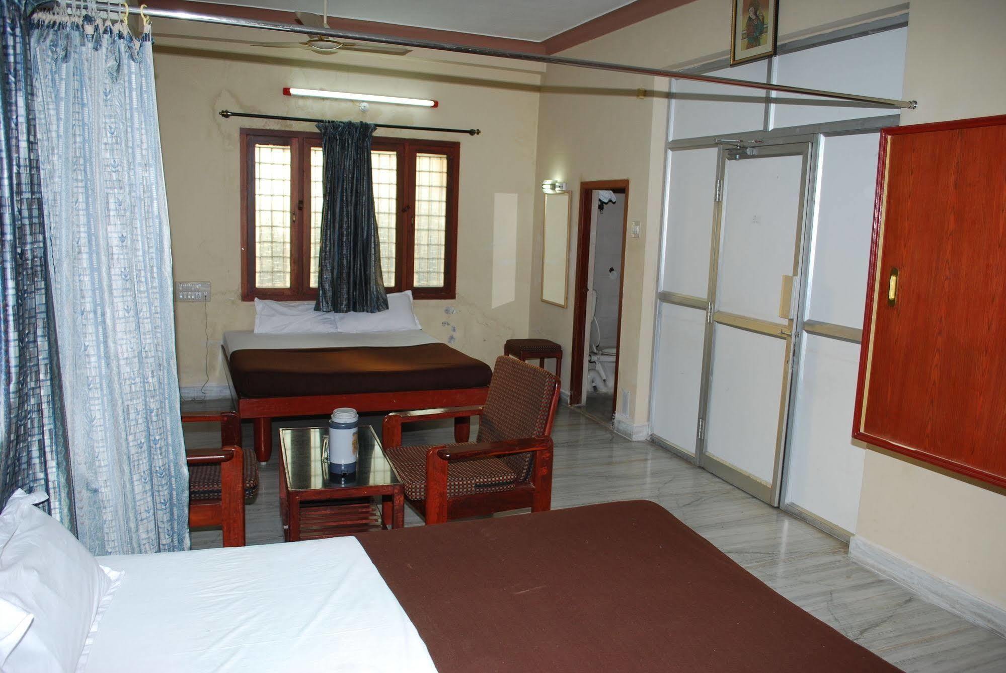 Sri Sai Residency Otel Tirupati Dış mekan fotoğraf