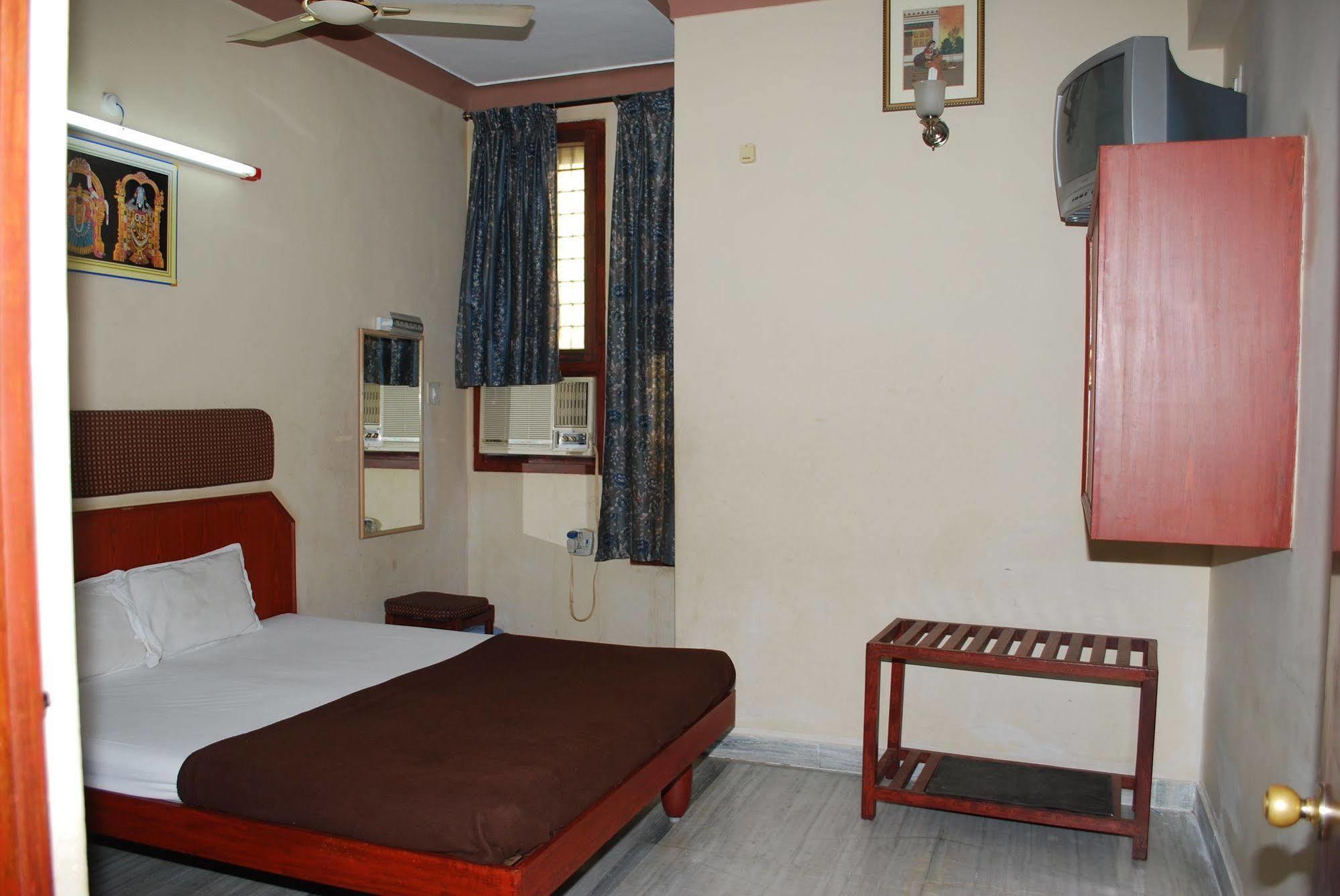 Sri Sai Residency Otel Tirupati Dış mekan fotoğraf