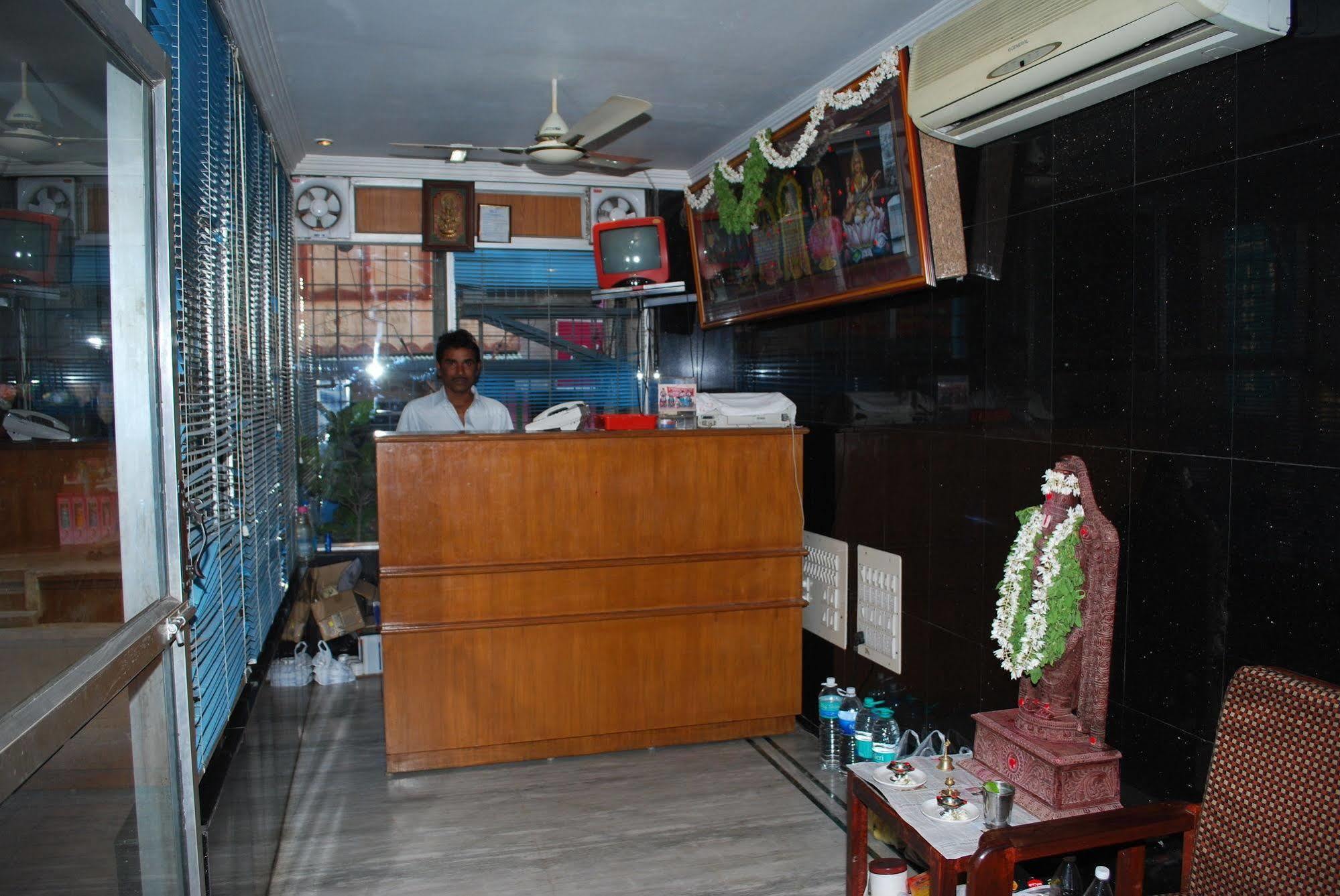 Sri Sai Residency Otel Tirupati Dış mekan fotoğraf