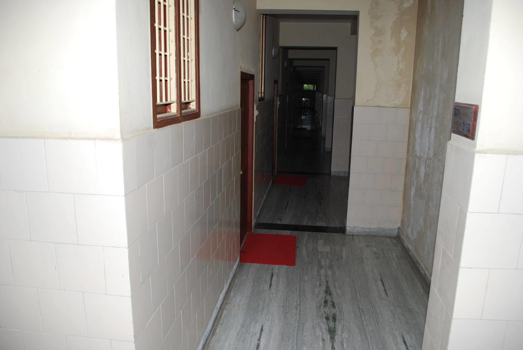 Sri Sai Residency Otel Tirupati Dış mekan fotoğraf